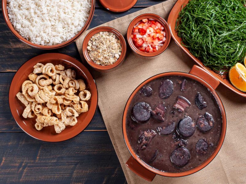 Con qué se sirve la feijoada