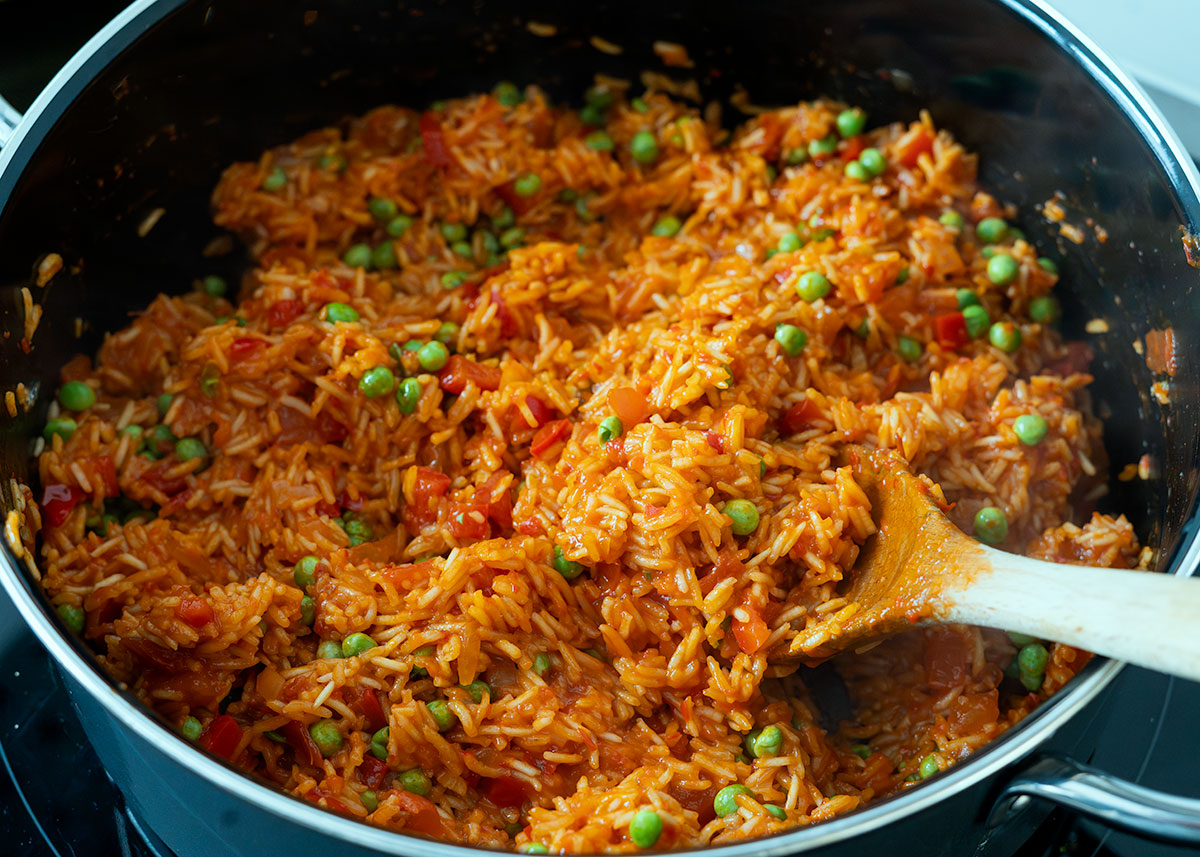 arroz pimientos guisantes djuvec 01283 Arroz con pimientos al estilo Djuvec