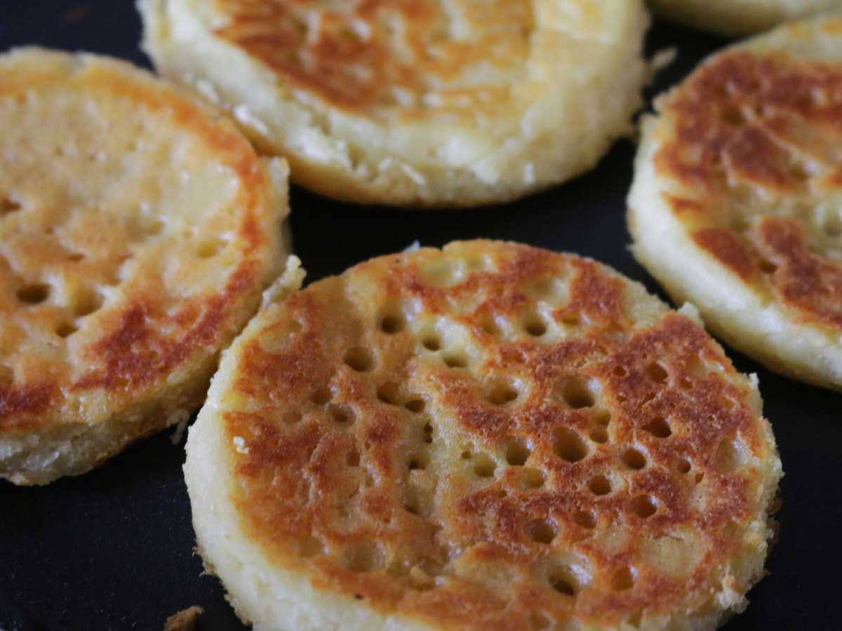 como hacer crumpets Crumpets: el desayuno británico que no se parece a ningún otro