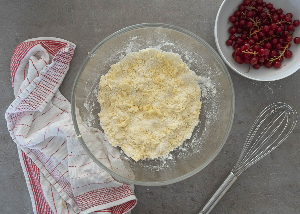 masa muffins grosellas rojas almendras 06916 Muffins de grosellas rojas y almendras