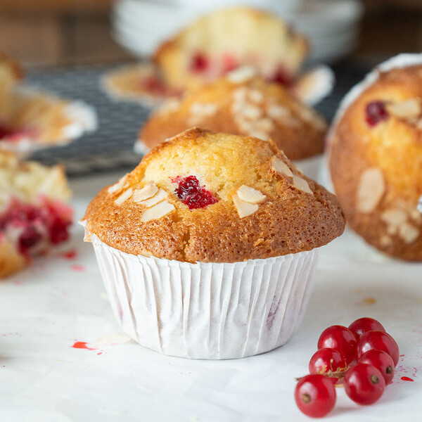 Muffins de grosellas rojas y almendras