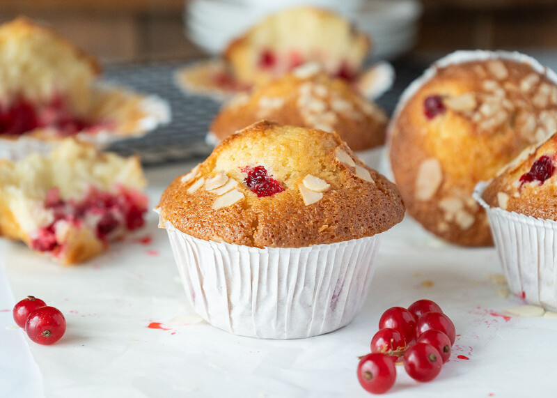 Muffins de grosellas rojas y almendras