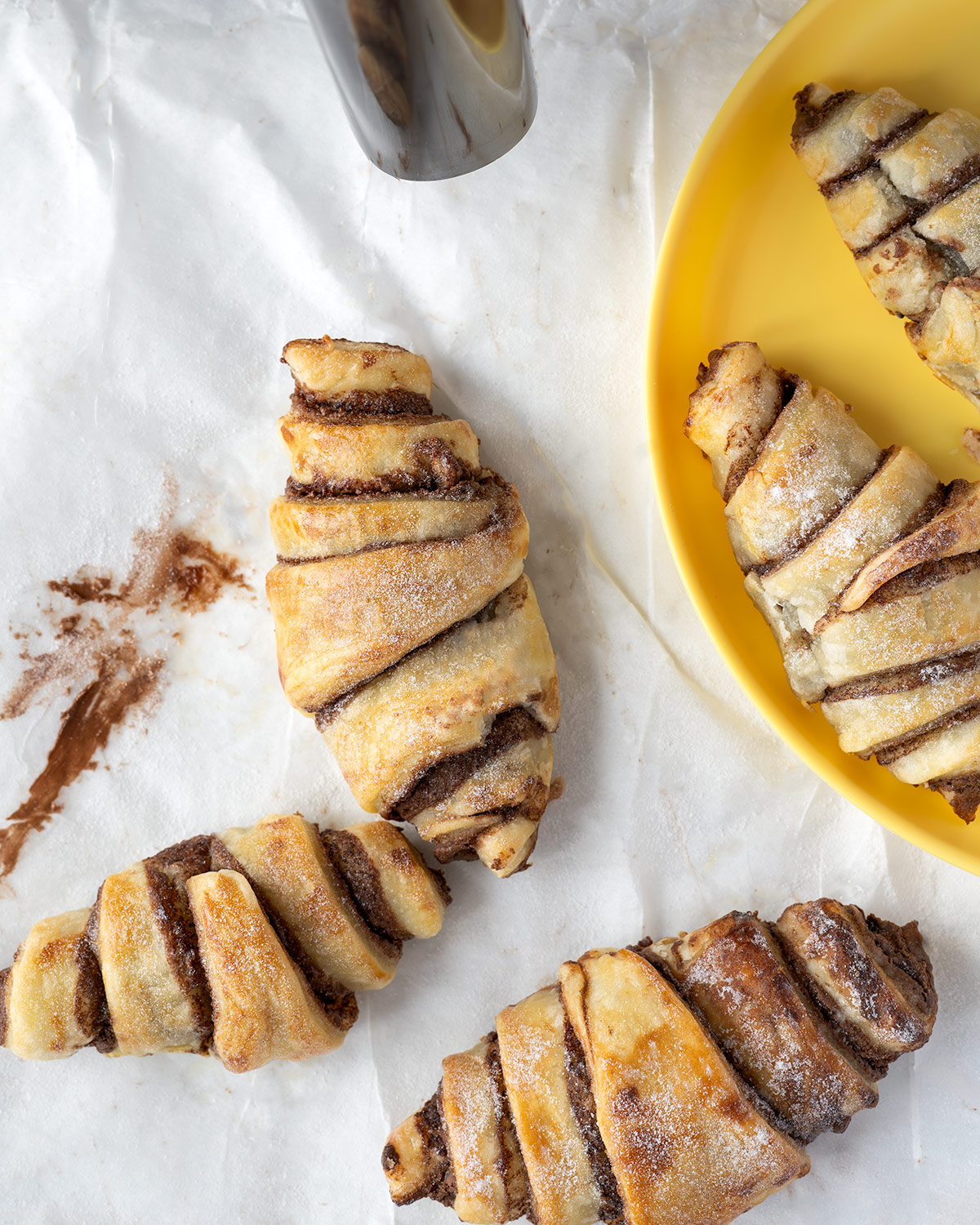 croissants nutella chocolate airfryer 02377 Mini Croissants de chocolate en airfryer - Listos en 10 minutos Mini croissants rellenos de Nutella en airfryer, dorados y crujientes