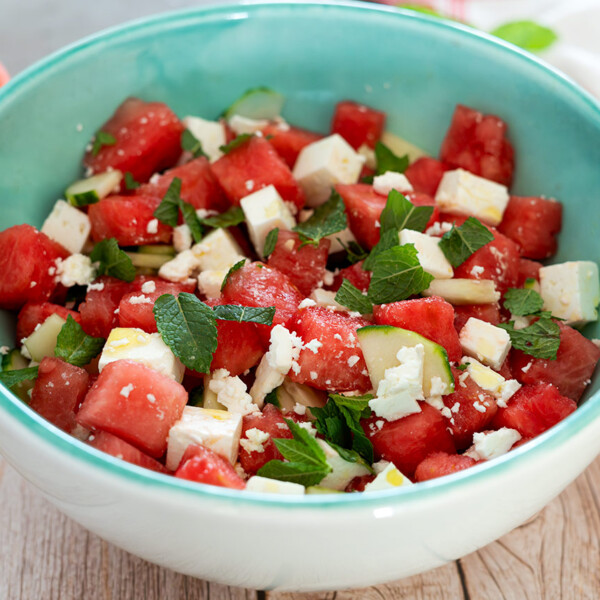 Ensalada de sandía, queso feta, pepino y menta